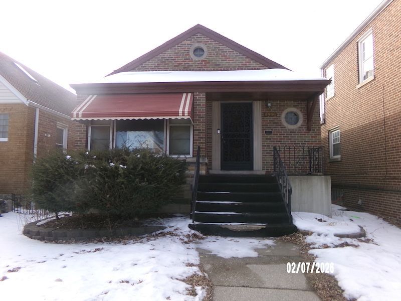 8936 S Jeffery Boulevard, Chicago, IL 60617 Main Photo
