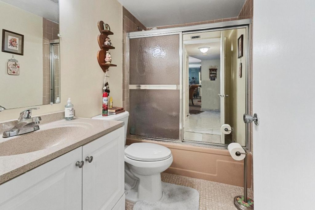 1470 NW 80th Avenue, Unit 204, Margate, FL 33063 Photo