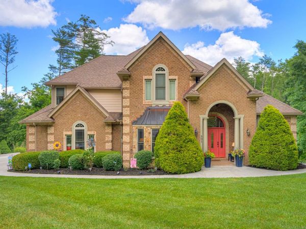 501 Old White Dr, Lewisburg, WV 24901