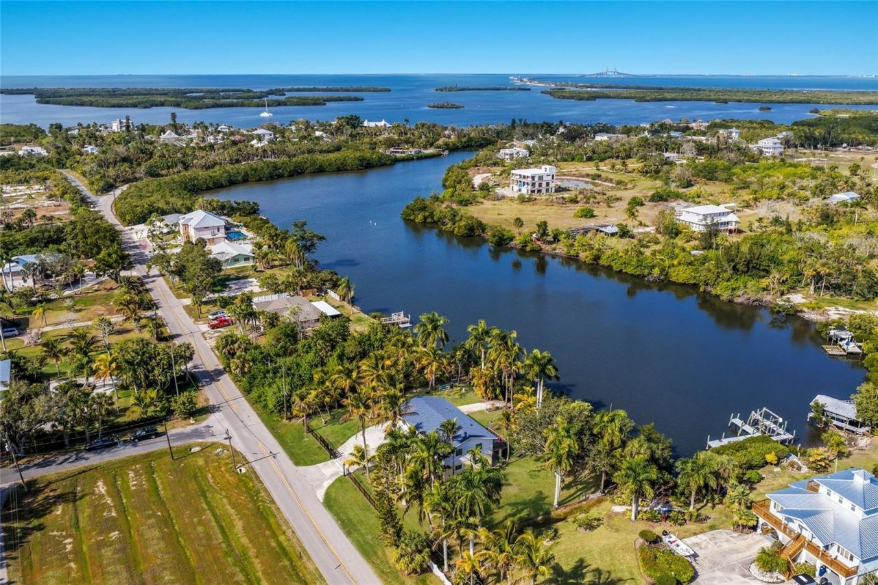 898 Bayshore Drive, Terra Ceia, FL 34250 Photo