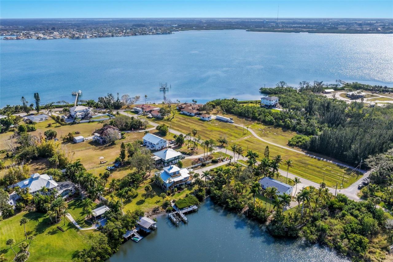 898 Bayshore Drive, Terra Ceia, FL 34250 Photo