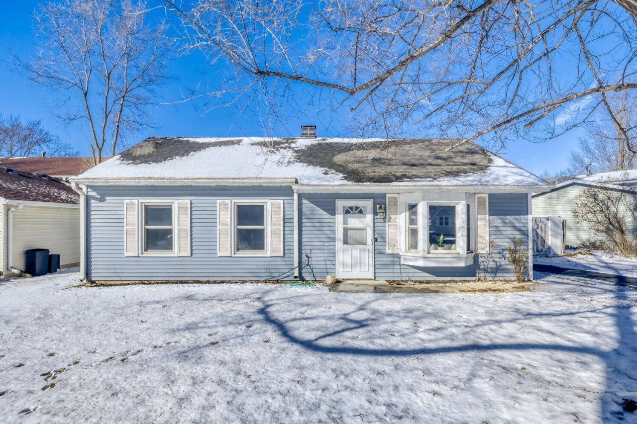 290 Oakwood Drive, Antioch, IL 60002 Main Photo