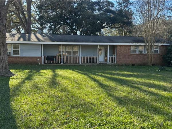 121 Catalpa Drive, Natchez, MS 39120