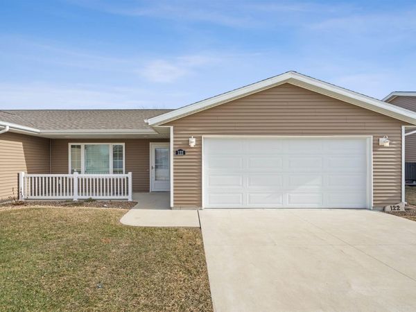 122 SW Goldfinch Court, Unit 36, Independence, IA 50644