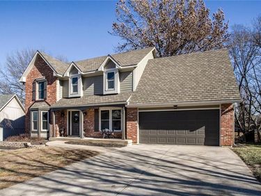 46 NE Shoreview Drive, Lee's Summit, MO 64064