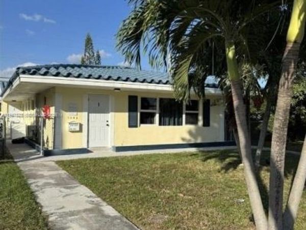 1945 NE 171st St, Unit 2, North Miami Beach, FL 33162