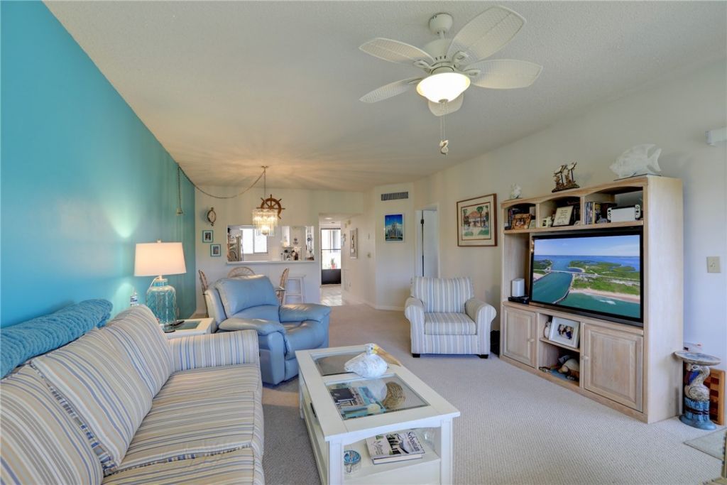 6175 S Mirror Lake Drive, Unit 306, Sebastian, FL 32958 Photo