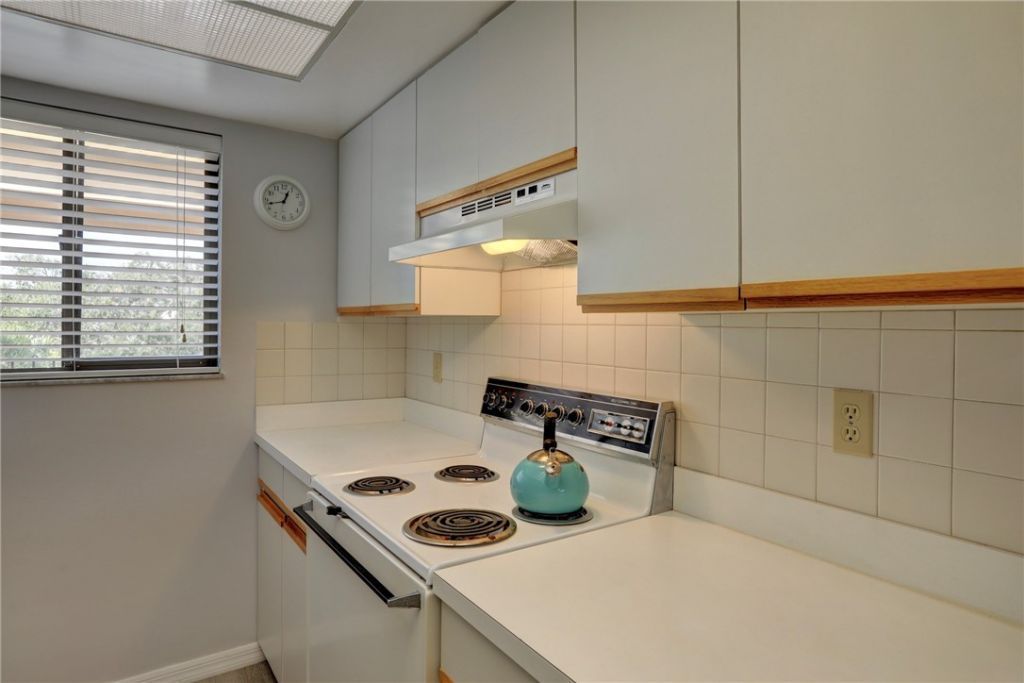 6175 S Mirror Lake Drive, Unit 306, Sebastian, FL 32958 Photo