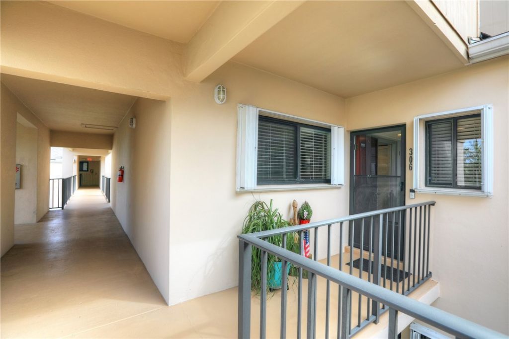 6175 S Mirror Lake Drive, Unit 306, Sebastian, FL 32958 Photo