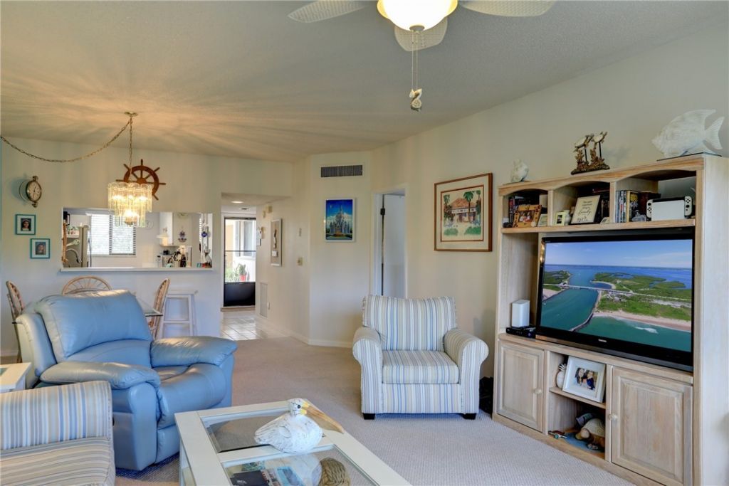 6175 S Mirror Lake Drive, Unit 306, Sebastian, FL 32958 Photo