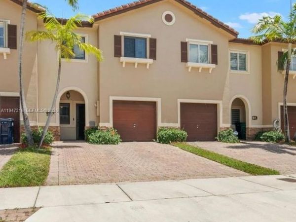 8884 SW 220th Ln, Cutler Bay, FL 33190