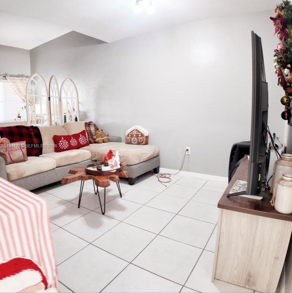 8884 SW 220th Ln, Cutler Bay, FL 33190 Photo