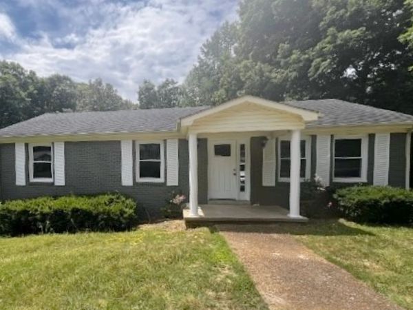 630 Lakeview Cir , Tennessee Ridge, TN 37178