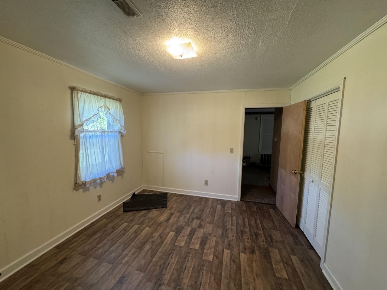 1002 Poplar Street Photo 9