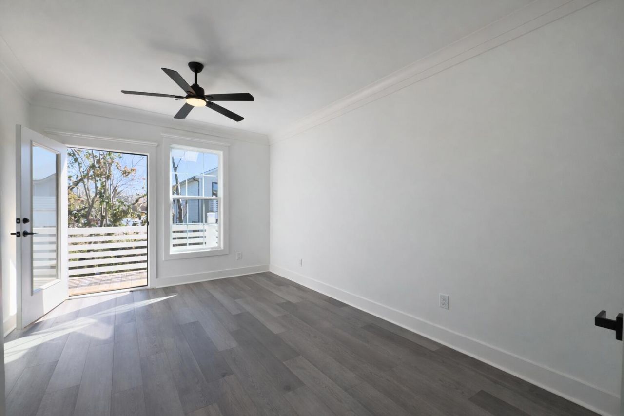 2031 Echo Avenue Photo 18