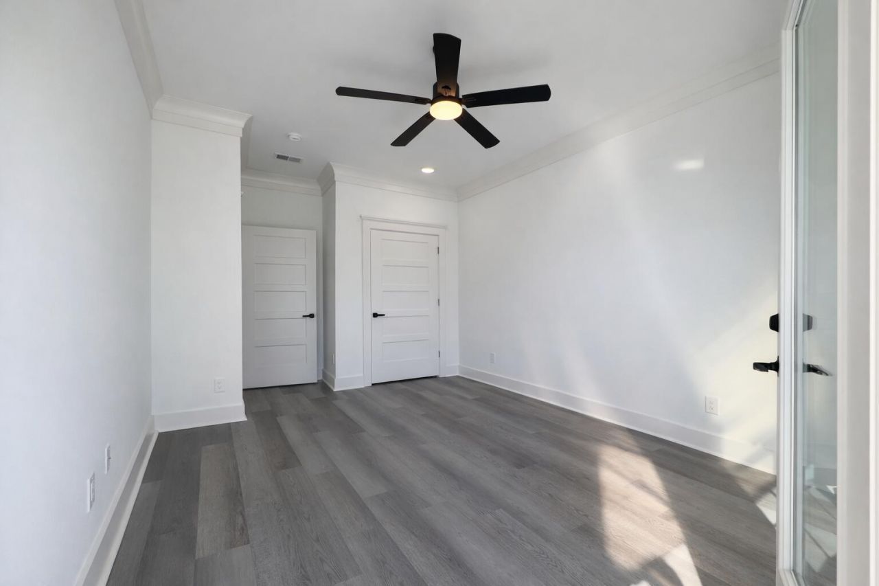 2031 Echo Avenue Photo 21