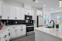 2031 Echo Avenue photo 4