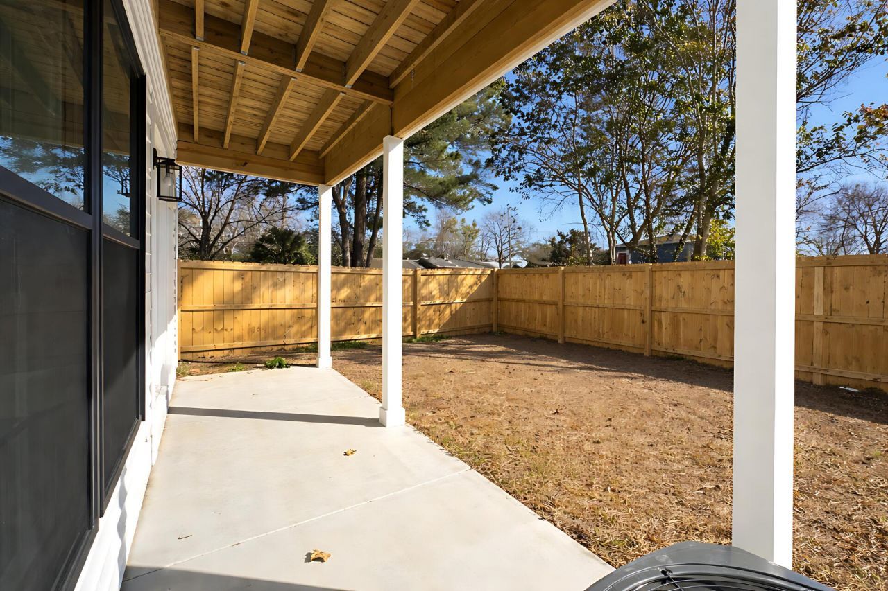 2031 Echo Avenue Photo 31