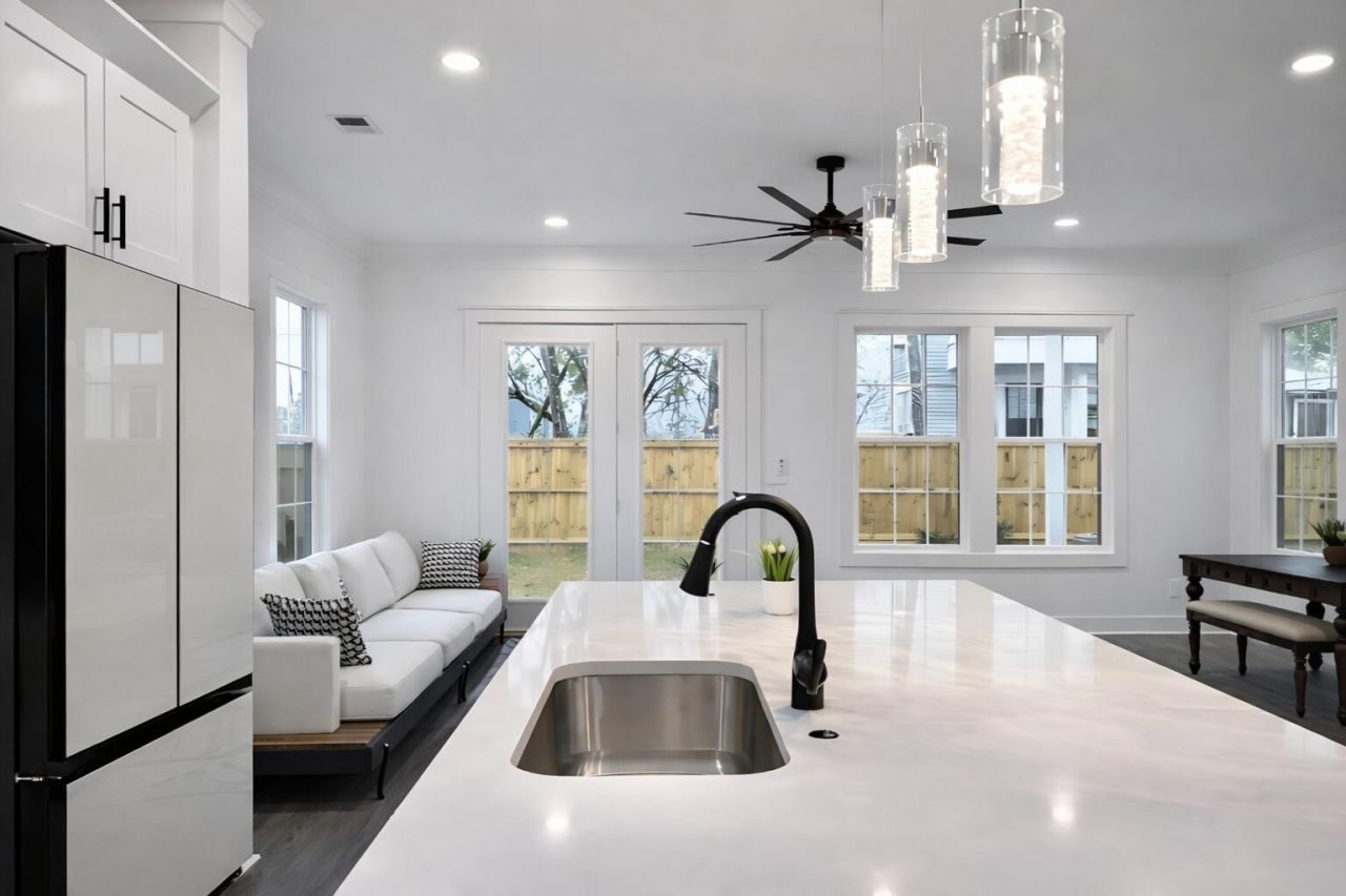 2031 Echo Avenue Photo 4