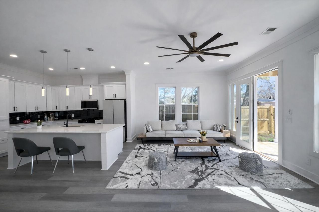 2031 Echo Avenue Photo 7