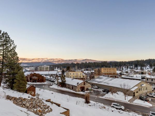 10008 High Street, Truckee, CA 96161