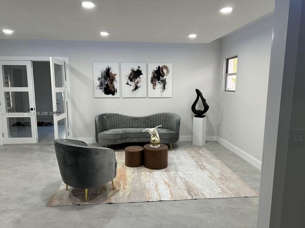 91 Glen Royal Pkwy , Miami, FL 33125