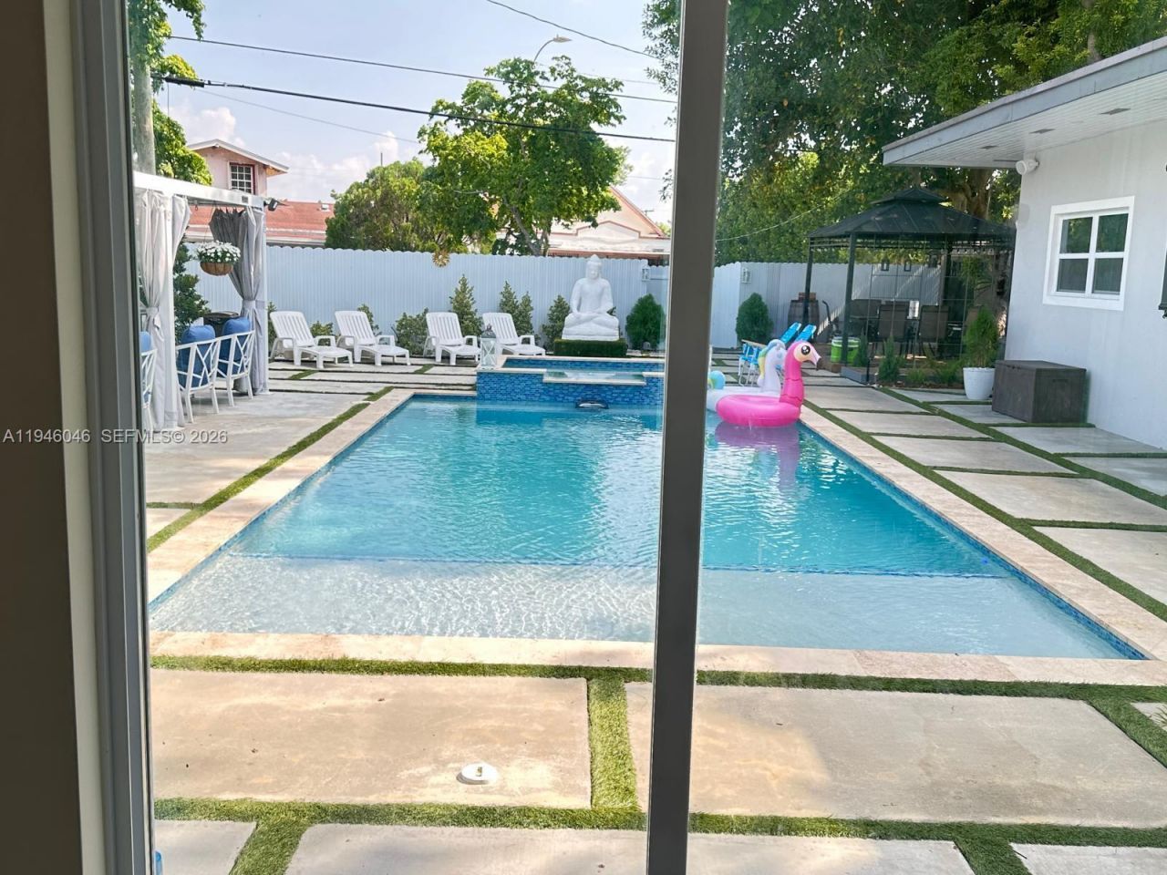 91 Glen Royal Pkwy , Miami, FL 33125 Photo