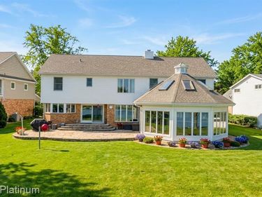 2863 Walmsley Circle Drive, Orion Twp, MI 48360
