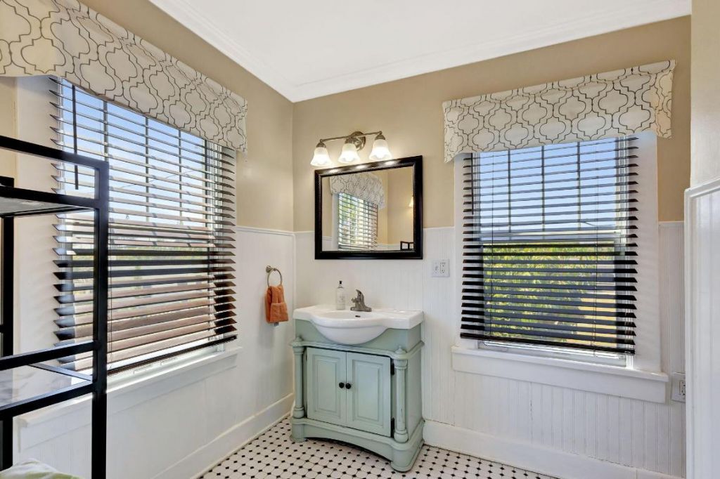 535 28th Street, West Palm Beach, FL 33407 Photo