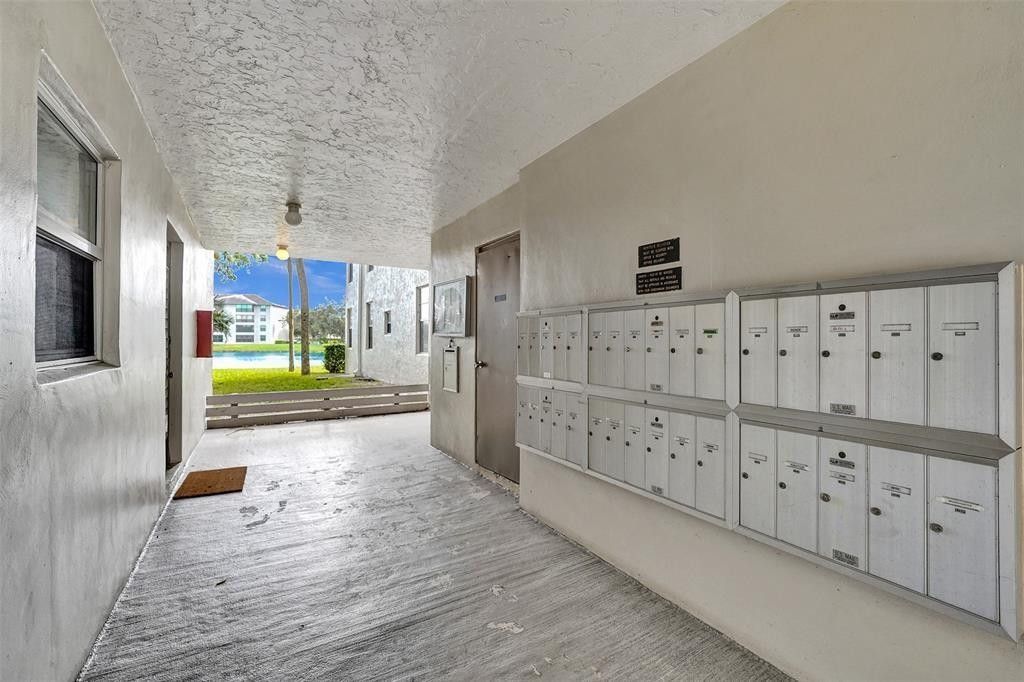 9440 Poinciana Place, Unit 101, Davie, FL 33324 Photo