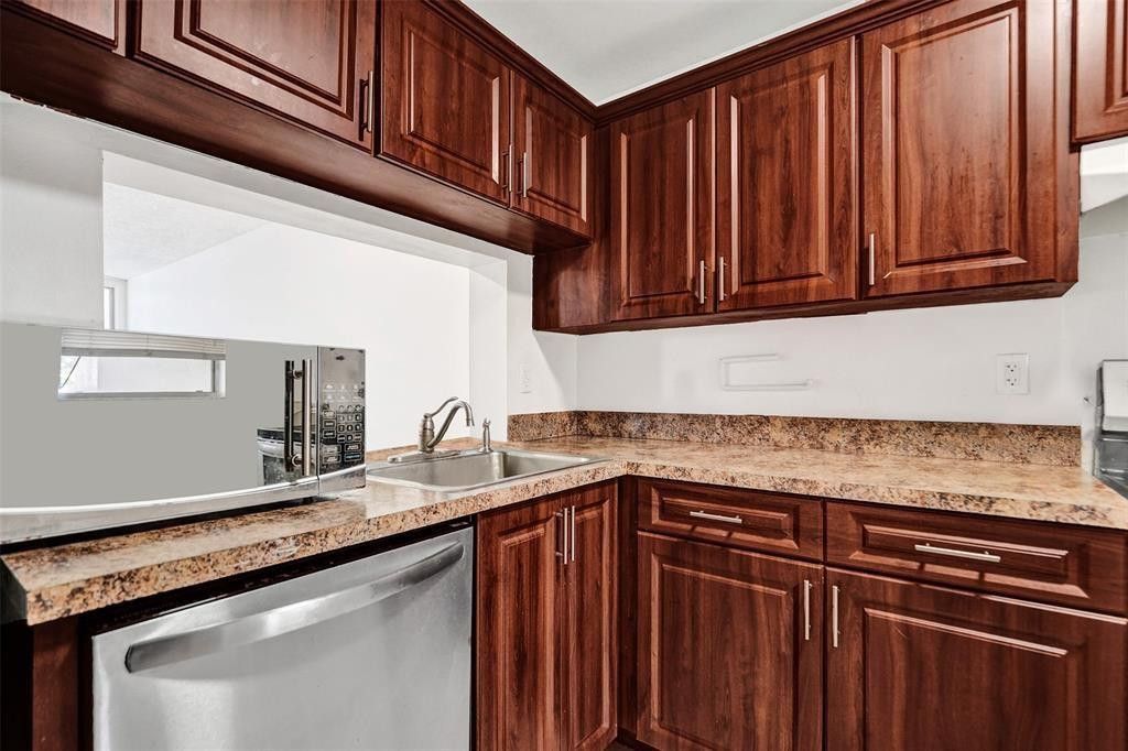 9440 Poinciana Place, Unit 101, Davie, FL 33324 Photo