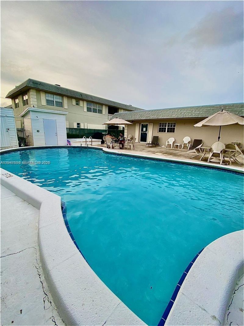 1520 Mckinley St , Unit 216E, Hollywood, FL 33020 Photo