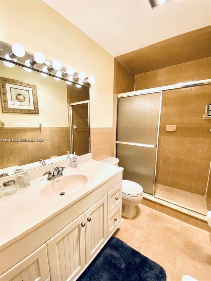 1520 Mckinley St , Unit 216E, Hollywood, FL 33020 Photo