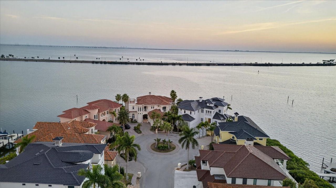 4102 Causeway Vista Drive, Tampa, FL 33615 Photo