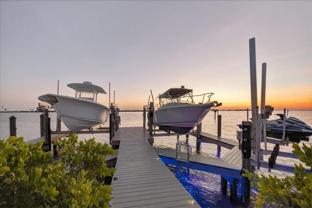 4102 Causeway Vista Drive, Tampa, FL 33615 Photo