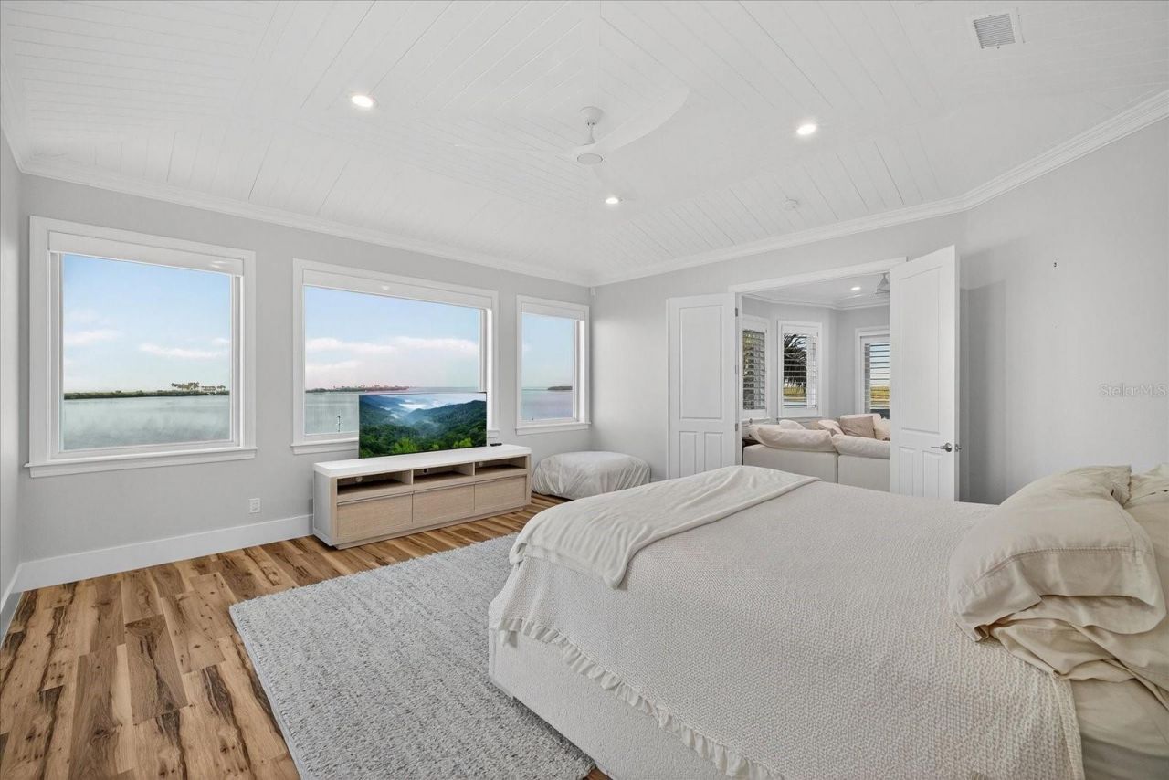 4102 Causeway Vista Drive, Tampa, FL 33615 Photo