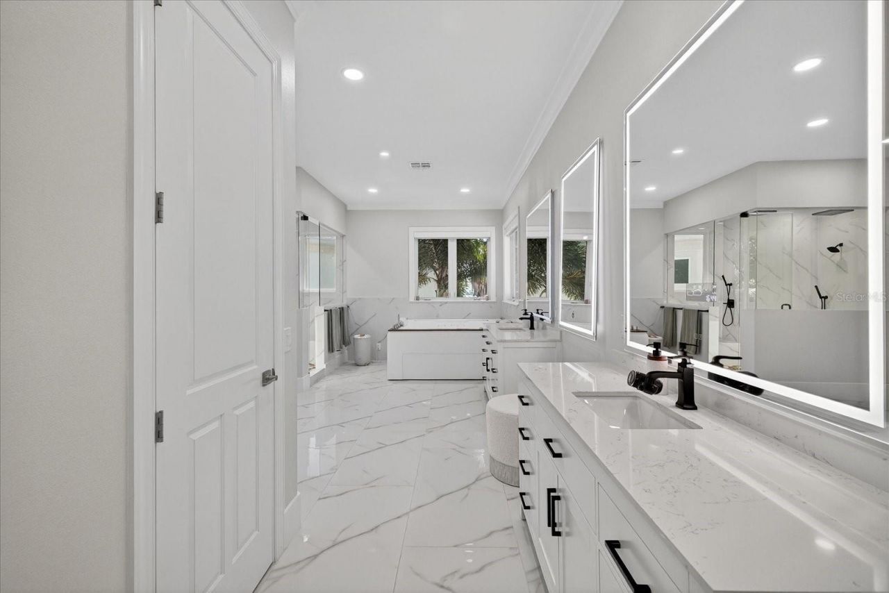 4102 Causeway Vista Drive, Tampa, FL 33615 Photo