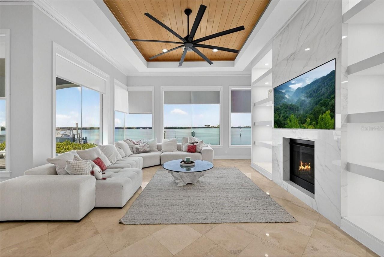 4102 Causeway Vista Drive, Tampa, FL 33615 Photo