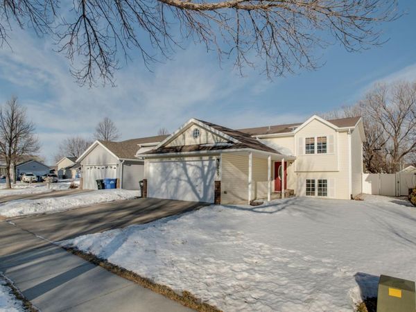 2825 35 1/2 Avenue S, Fargo, ND 58104