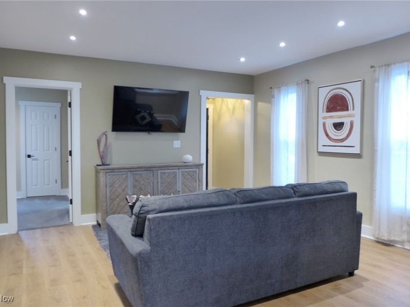 1376 W 74th Street, Cleveland, OH 44102 Photo 14