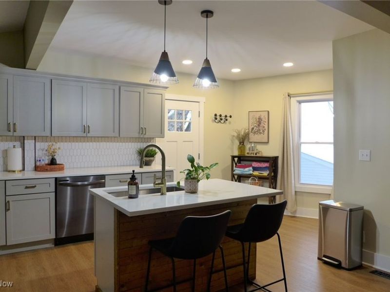 1376 W 74th Street, Cleveland, OH 44102 Photo 5