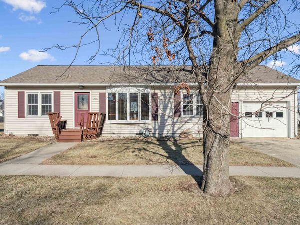 206 E Union Street, Edgewood, IA 52042