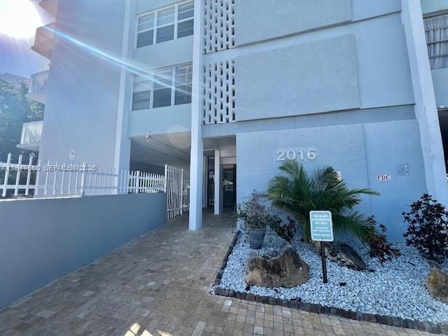 2016 Bay Dr, Unit 405, Miami Beach, FL 33141 Photo