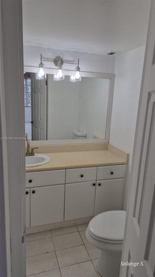 2016 Bay Dr, Unit 405, Miami Beach, FL 33141 Photo