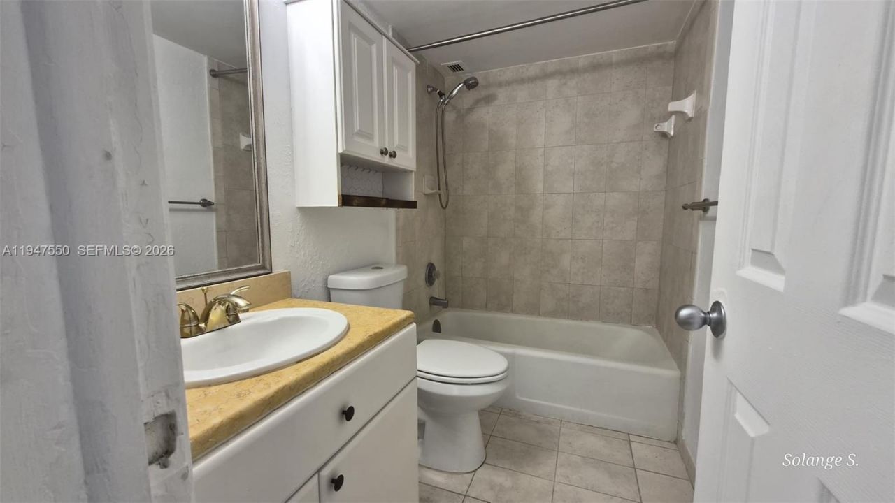 2016 Bay Dr, Unit 405, Miami Beach, FL 33141 Photo