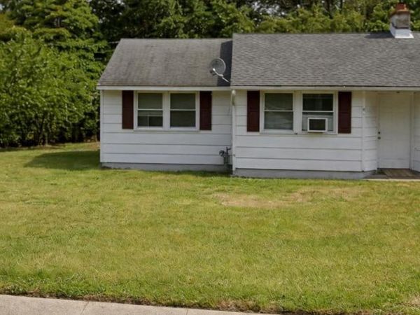 922 PEMBROWN ROAD, BROWNS MILLS, NJ 08015