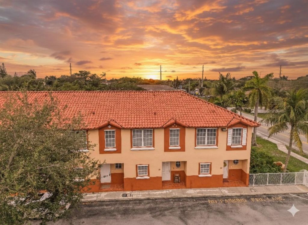 2314 Johnson Street, Unit 20C, Hollywood, FL 33020 Photo