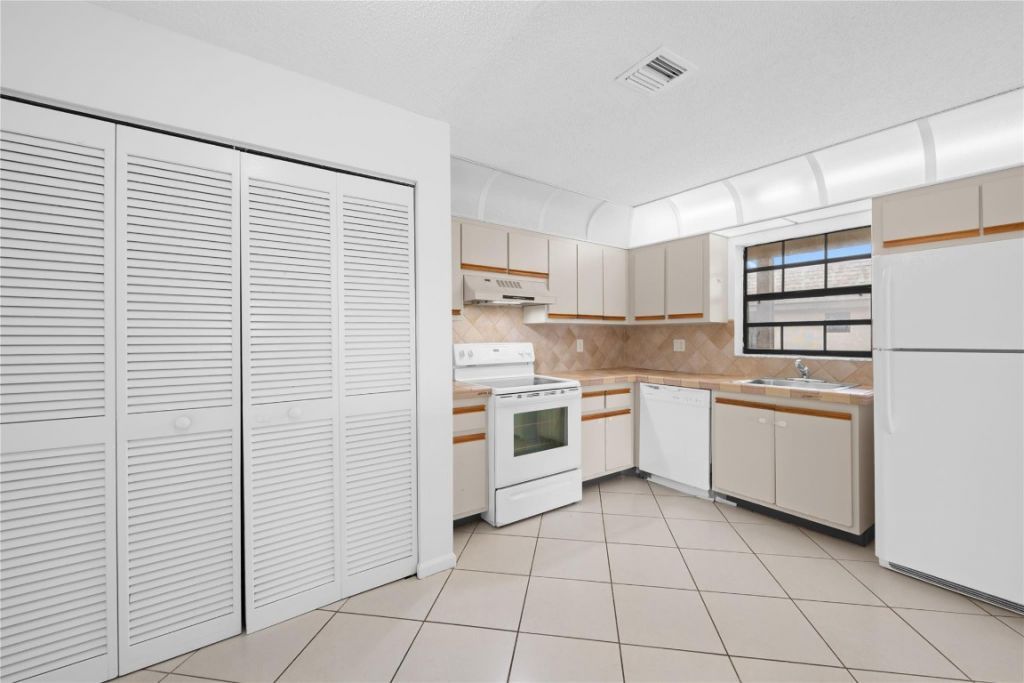 3574 NW 95th Terrace, Unit 8Q, Fort Lauderdale, FL 33351 Photo