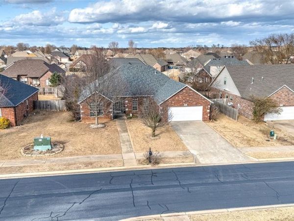 2204 SW Chinquapin Avenue, Bentonville, AR 72713