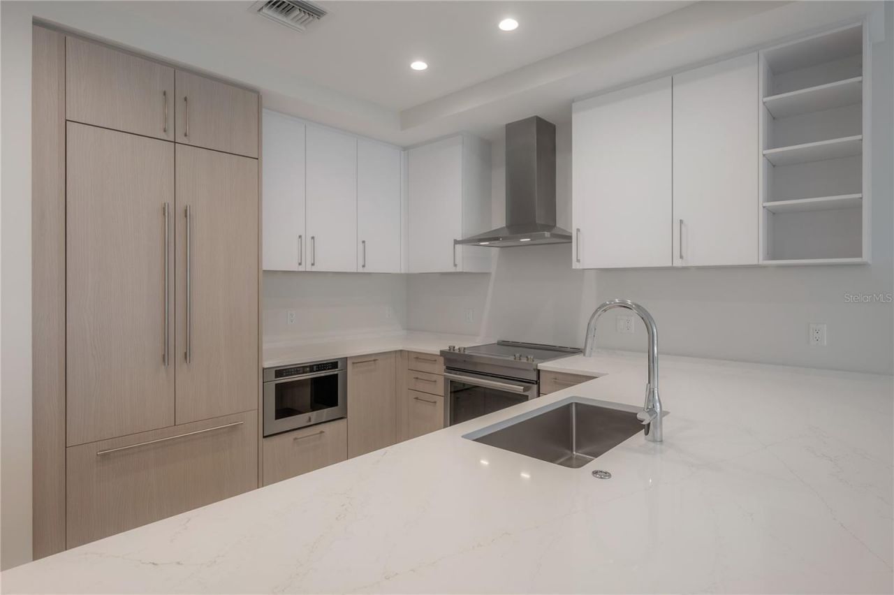 275 1st Avenue S, Unit 1504, Saint Petersburg, FL 33701 Photo